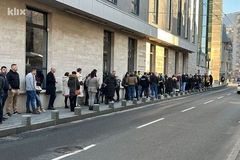 Veliki redovi ispred Ambasade Njemačke u Sarajevu: Građani čekaju dozvole za odlazak u inostranstvo