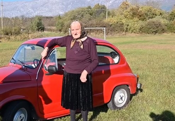 Bez dozvole "fiću" tjera po livadi: Baki Vinki (81) unuk ispunio veliku životnu želju